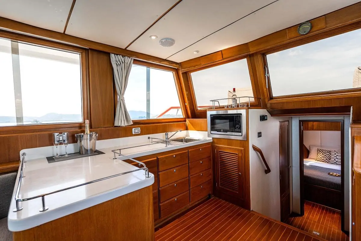 GRAND BANKS 53FT