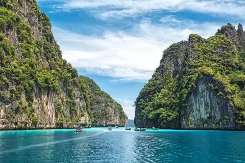 PHI PHI — JAMES BOND