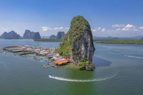 PHI PHI — JAMES BOND