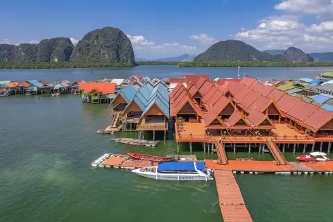 PHI PHI — JAMES BOND