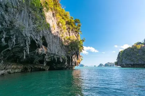 PHI PHI — JAMES BOND